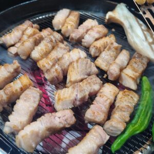 숯불 삼겹살, 캠핑 필수 음식인 이유 4가지